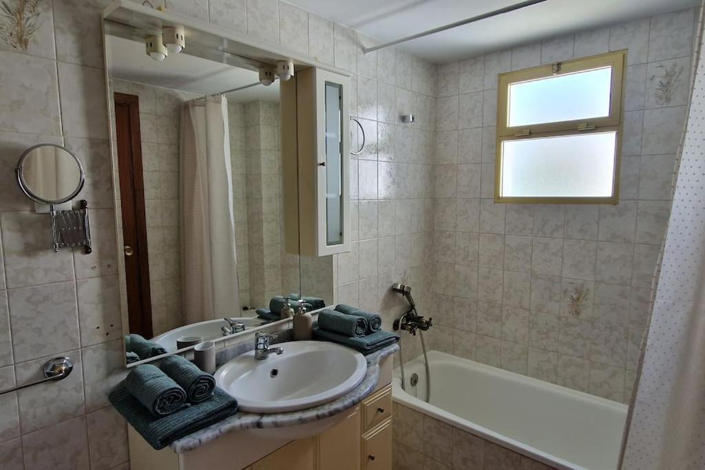 Santa Ana, Pool, 2 Free Parking, Wifi, 3 Bedrooms, For 6-7 People, Large Terrace With Sea View * Benalmádena